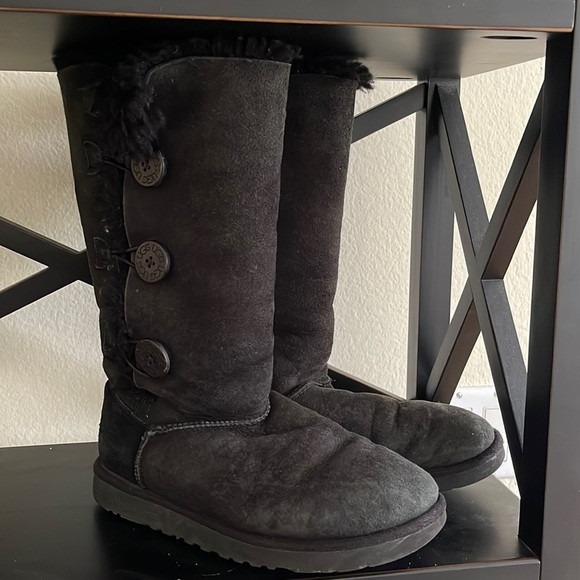 UGG boots - Picture 1 of 6